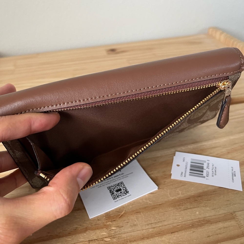 Coach Signature Slim Trifold Wallet🎈🎈 - Picture 7 of 10